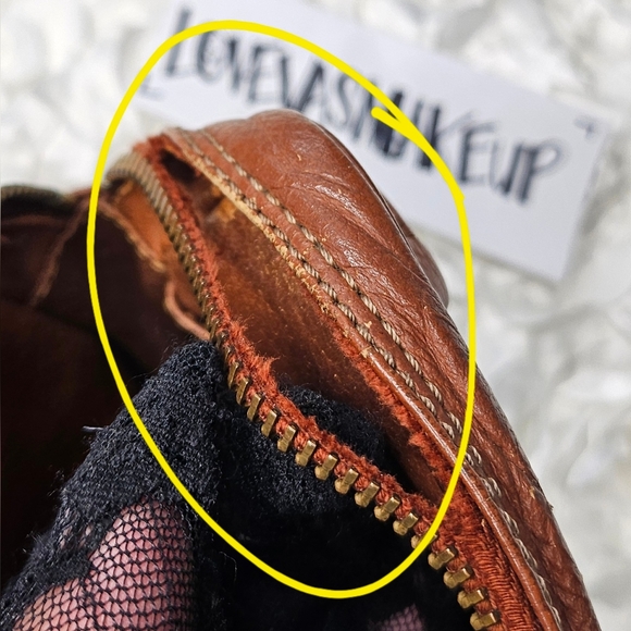 Louis Vuitton Wristlet (Classic Mono.) - Picture 5 of 14